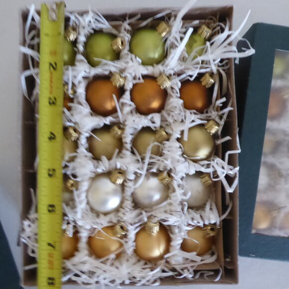 1.25” SMITH & HAWKEN CHRISTMAS GERMAN GLASS MATTE MULTI COLORED BALL ORNAMENT 58 - Picture 6 of 9